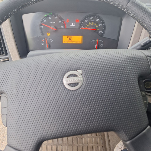 Volvo Bitruck Vm330 Ano 2013 Equipado Com Carroceria