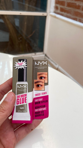 The Brow Glue Nyx Fijador De Cejas Color Marrón claro