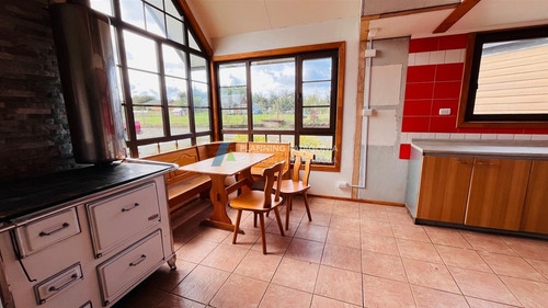 Casa En Venta De 4 Dorm. Con Vista Al Volcan En Frutillar