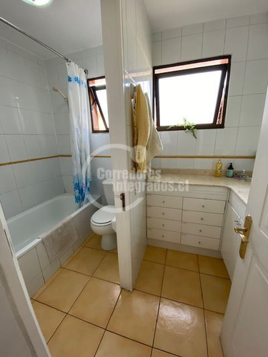 Casa En Venta De 6 Dorm. En Lo Barnechea