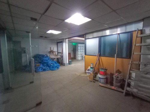 Imagen 10 de 30 de Edificio En Block De 1877 M2 Con Atención Al Público Y Depósito En Alquiler Sin Expensas