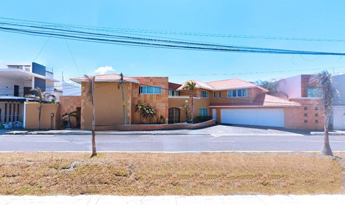 Amplia Casa En Venta En Av. Costa De Oro, Costa De Oro Veracruz, Veracruz. Cmr.