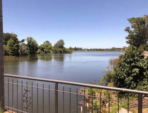 Parque Miramar Con Fondo Al Lago