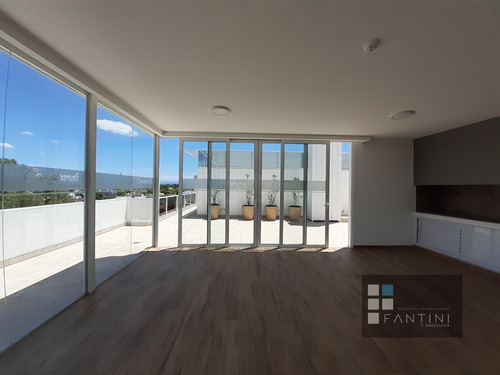 Casagrande // 1 Dorm // Cochera // Bº Jardín // Balcón // Piso Medio