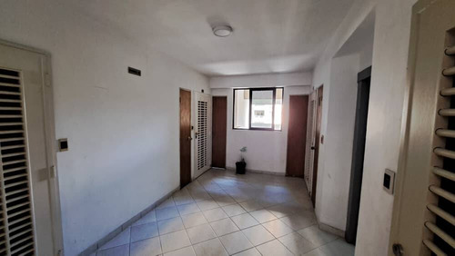 En Venta Apartamento Semiamoblado En Residencia Ankara Valles De Camoruco Cod 270540