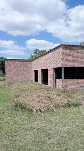 Quinta En Venta - 8 Dormitorios 5 Baños - Cocheras - 14.800mts2 - Salto