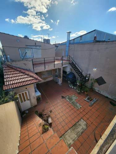 Casa En Venta - 3 Dormitorios 4 Baños - 280mts2 - Villa Lugano