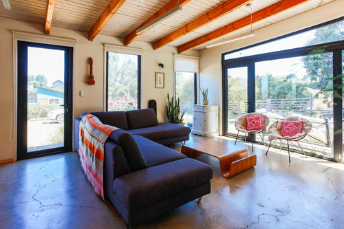 Se Vende Moderna Casa Sector Huasos.