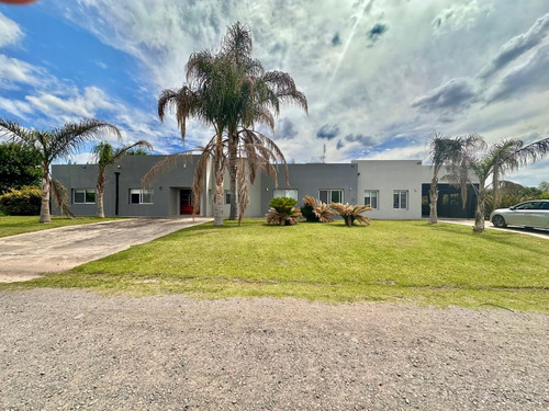 Casa En Venta 5 Ambientes Con Cochera, Pileta, Galeria
