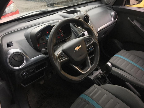 Chevrolet Montana 1.4 Sport Prata - 2016