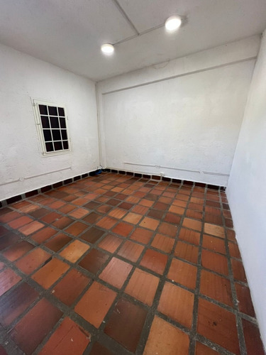 Imagen 5 de 6 de Alquila Local En C.c Los Chaguaramos - Nueva Barcelona