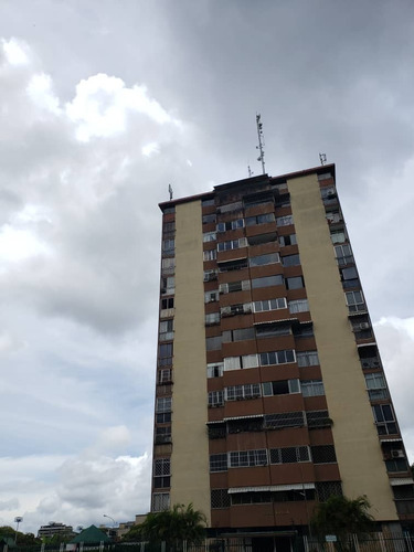 (ig) Amplio Y Cómodo Apartamento En El Marqués, Clima De Montaña, Vista Al Ávila, Ubicado En Av. Principal. Gran Oportunidad.