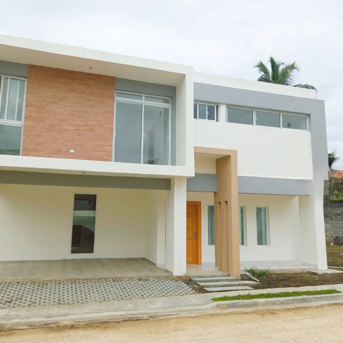 Se Vende  Casa Nueva En San Cristobal Y Exclusiva