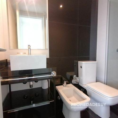 Apartamento En Venta, Piso Alto Con Vista Al Mar - Ref: 740