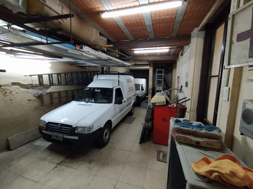 Imagen 14 de 30 de Edificio Comercial Con Oficinas Y Depósitos En Lote Propio