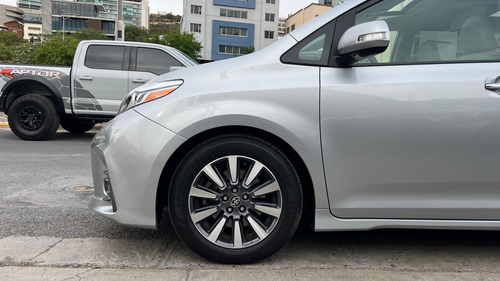 Toyota Sienna 3.5 Limited At