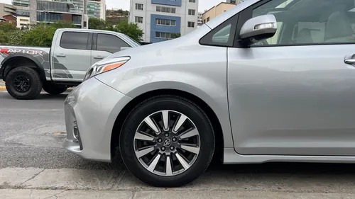 Toyota Sienna 3.5 Limited At