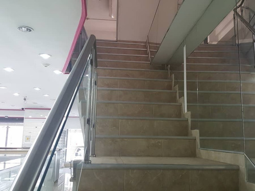 Imagen 16 de 30 de Para Oportunidad De Negocio, Local Comercial En Venta, Ubicado En Torre Venaragua, Calle Santos Michelena