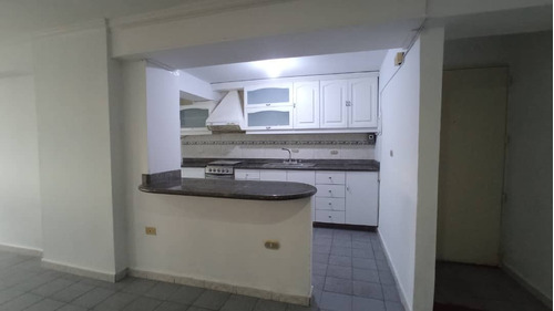 Mile/ Apartamento En Alquiler En Barrio Obrero De Oportunidad 