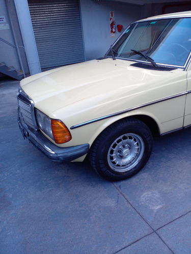 Mercedes Benz 300d. Full