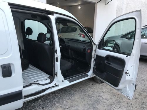 Imagen 19 de 24 de Renault Kangoo Confort 1.6 1pl Año 2018 - Liv Motors