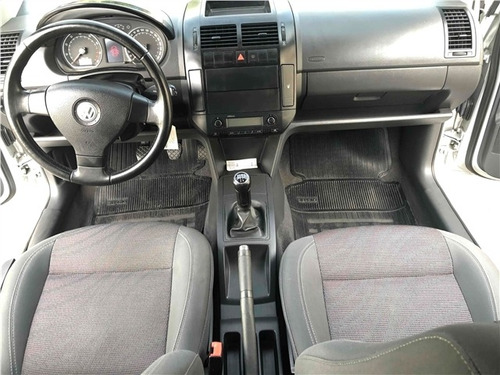 Volkswagen Polo Sedan 2.0 Mi Comfortline 8v Flex 4p Manual