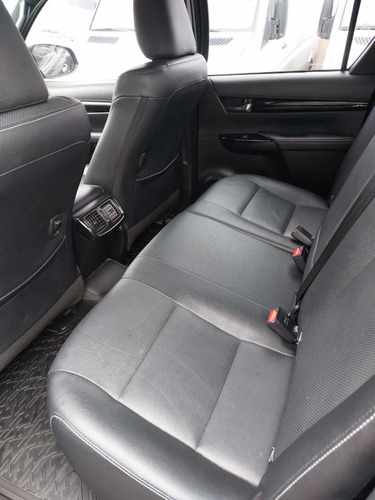 Imagen 7 de 13 de Toyota Hilux 2019 2.8 Cd Srx 177cv 4x4 At.