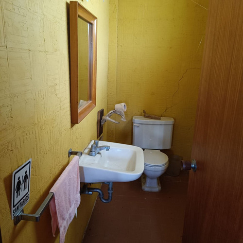 Se Vende Casa En La Calle Junin De Anaco, Con Un Amplio Terreno De 1693 Metros Cuadrados. (a.p)