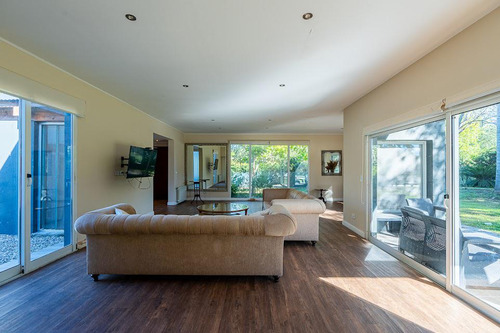 Casa En Venta 7 Ambientes 3 Dormitorios Con Jardín Quincho Parrillero Y Pileta 2 Cochera Fisherton
