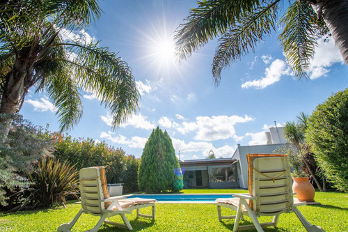 Casa En Venta En Cantegril Funes Con Piscina