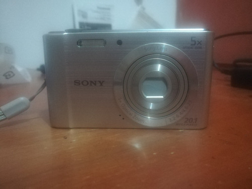 Cámara Sony Dscw800 20.1mp Y 5x De Zoom