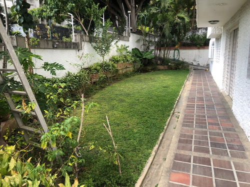Estupendo Edificio De 3 Plantas Con 3 Apartamentos. Ideal Para Un Grupo Familiar
