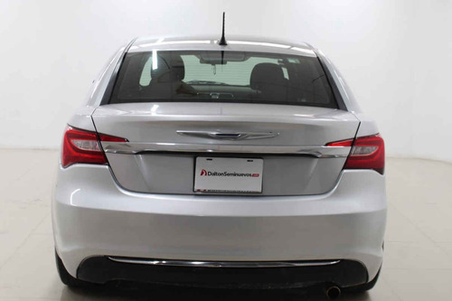 Imagen 4 de 15 de Chrysler 200 2012 4 Cilindros