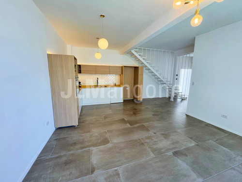 Casas 4 Amb Con Piscina, Cochera Y Parque, A Estrenar