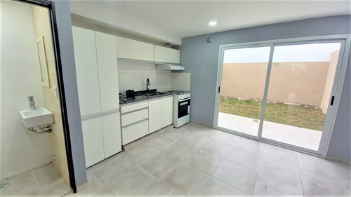 Imagen 6 de 14 de Duplex 3 Amb - Cochera Y Patio - A Estrenar // Merlo 1100