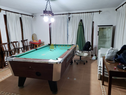 Casa En Venta En Barrio Cantegril- Ref: 2551