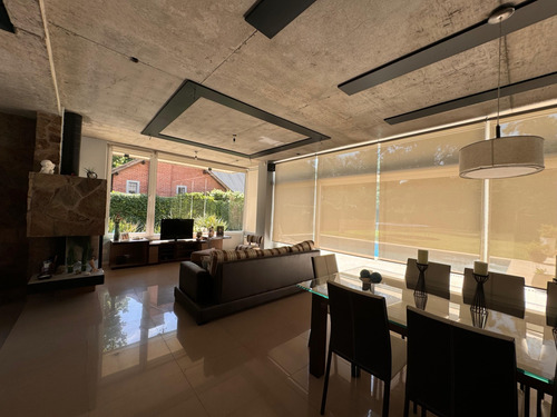 Casa 5 Ambientes Estilo Moderno - Parque Leloir