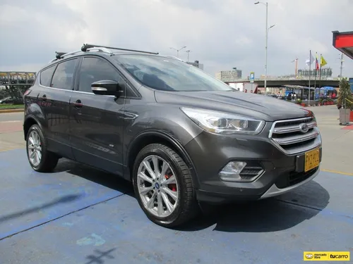 Ford Escape TITANIUM 4X4 2000CC AT AA