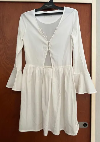 Vestido Anushka Crepe Con Agujero Arriba Del Ombligo (Usado)
