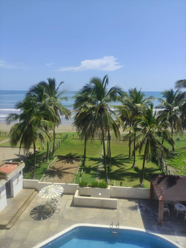 Apartamento En Tucacas, Conjunto Residencial Atlantis Palace. S.p