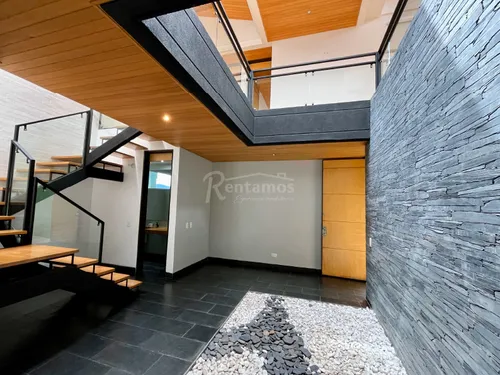 Casa En Venta En Tres Esquinas. Cod V776083