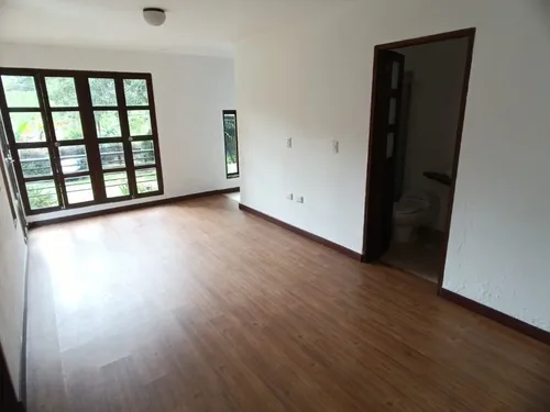 Casa En Arriendo Ubicada En Rionegro Sector Llanogrande (16007).