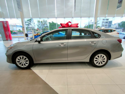 Imagen 7 de 15 de Kia Forte Sedan L Aut