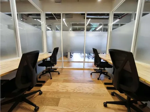 Oficina Amoblada Arriendo De 1.306m2 En Medellín Poblado