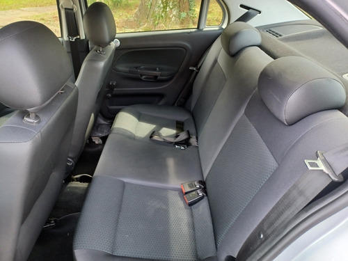 Imagem 8 de 13 de Volkswagen Voyage 2018 1.6 Msi Comfortline Total Flex 4p
