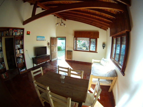 Imagen 3 de 13 de Casa Amplia C/ Jardín Cerrado Y Cochera En Zona Norte De Villa Gesell Para 6 Personas
