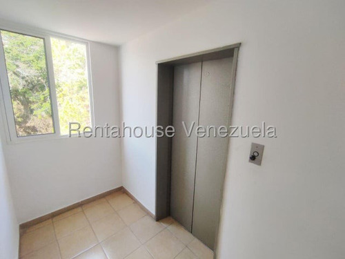 Se Alquila Estupendo Apto En Colinas De La Tahona Cod 25-18273 Rex