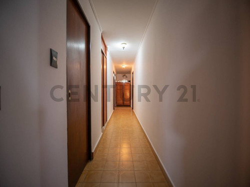 Casa En Venta De 3 Dormitorios En City Bell 465 Y 13c