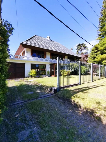 Venta De Hermosa Casa En Pinares, Punta Del Este.