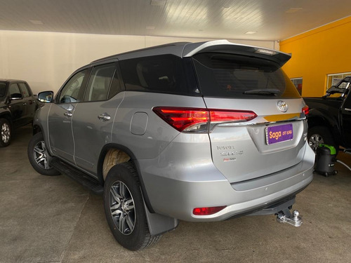 Imagem 4 de 14 de Toyota Sw4 2.7 Srv 7l 4x2 (aut) (flex)